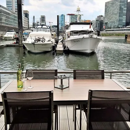 Botel Cruisinghome Medienhafen Dusseldorf