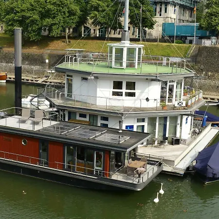 Botel Cruisinghome Medienhafen